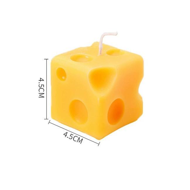 Size diagram of cube-shaped cheese candle, indicating 4.5cm by 4.5cm dimensions.